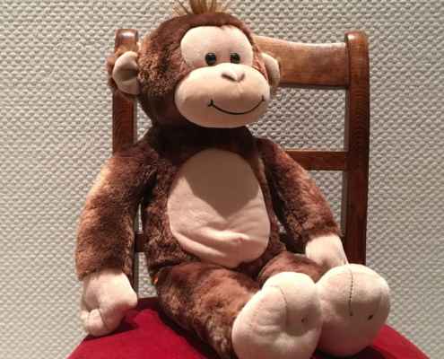 Affe auf dem Stuhl von Christiane Witt Feng Shui Beratung