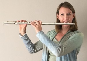 Christiane Witt mit Querflöte Druckgröße